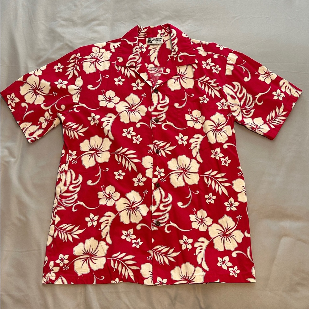 Made in Hawaii Red White Floral Tropical Button Down Shirt Men’s Medium